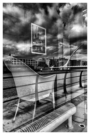 Docklands, Dublin, Ireland, Irland, b/w, "black & white", city, s/w, scenes, schwarz-weiss, reflections, "Samuel Beckett Bridge"